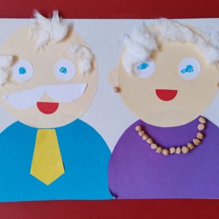 Бабушка рядом с дедушкой