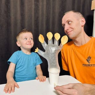 Вместе с папой мастерим поделку