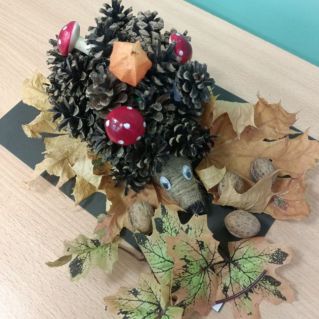 Поделка из природного материала. " Запасливый ёжик"