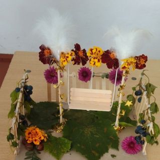 "Осенние качели".