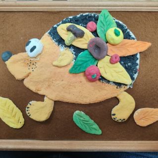 По лесу иду,запасы несу.