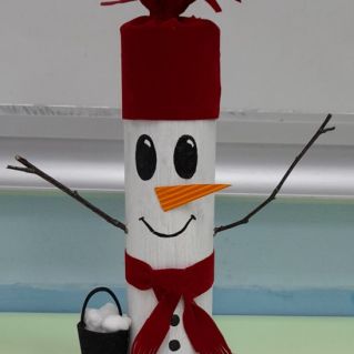 Снеговик идёт к деду Морозу.