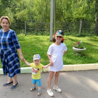 Прогулка с бабушкой