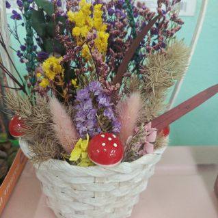 Три весёлых мухомора.