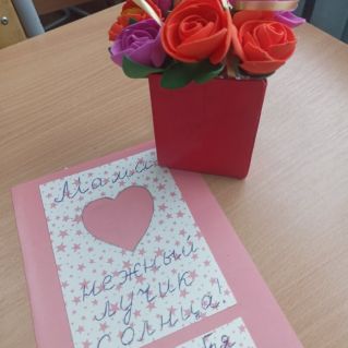 Яркий букет для мамы.