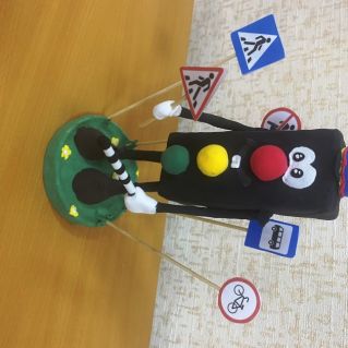 "На перекрестке - главный светофор""