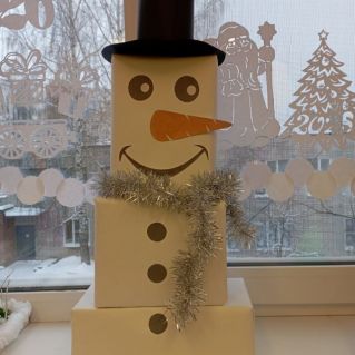 Новогодний снеговик