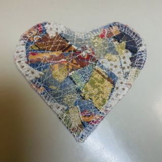 Подставка под горячее из текстильных лоскутков в технике «пицца»