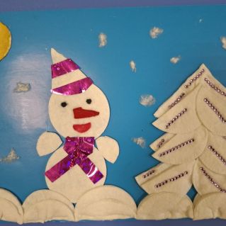 "Снеговик у ёлки"