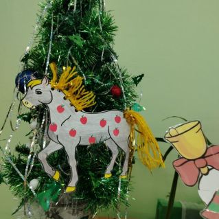 Новогодняя лошадка
