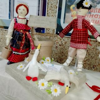 "У колодца"   Кукла в русском костюме