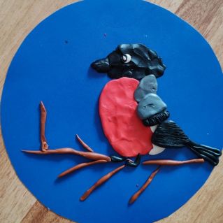 У нас на ветках птички, снегири-синички!