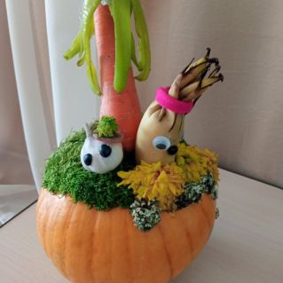 В тени под пальмами