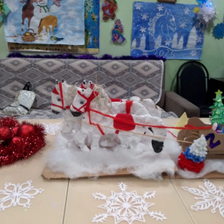 Символ года 2026." Три белых коня"