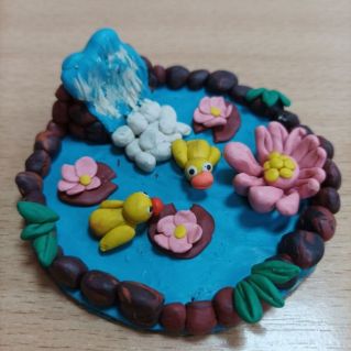 Губастая утка на море