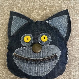 Котик из старых джинсов