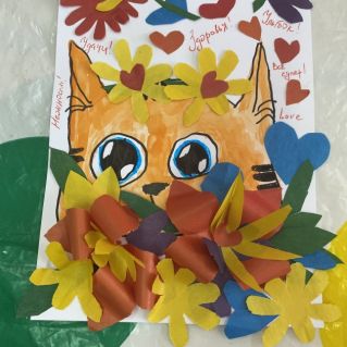 Котик в клумбе