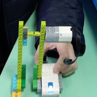 Робот футболист