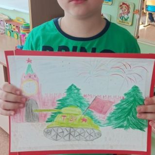 Рисунок "Город герой"