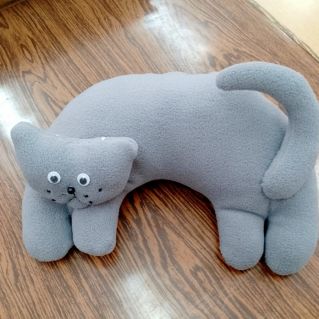 Котя-коток, котя -серый лобок.