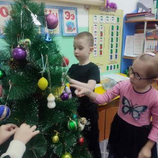Ах,какое чудо-елка в детском саду!