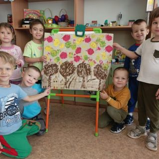 Праздничный салют над городом