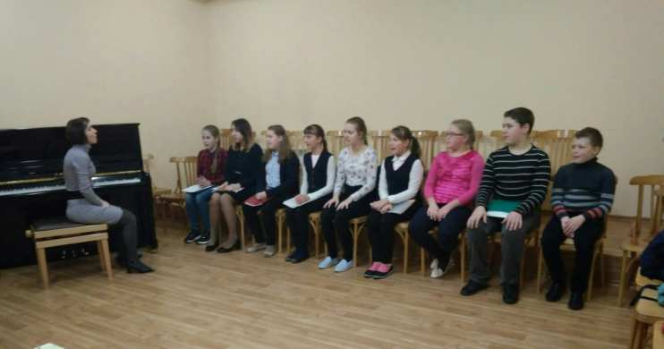 А вот эти же ребята уже повзрослевшие.