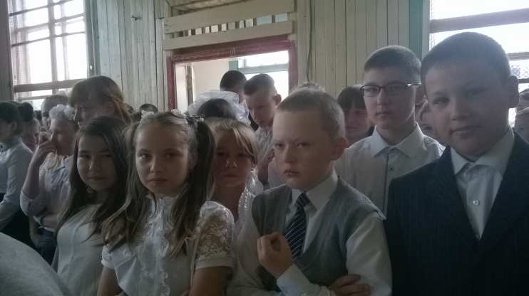 Торжественная линейка - все в ожидании