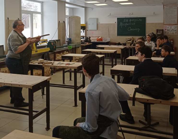 Идет инструктаж и теоретическая часть мастер класса