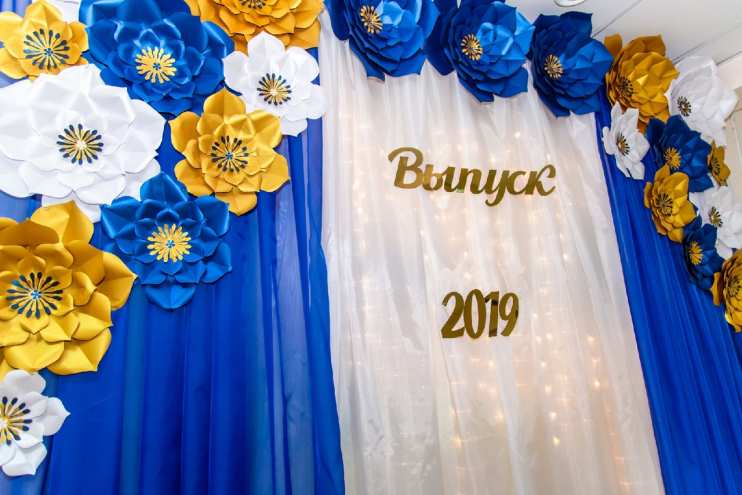 Оформление музыкального зала.Выпускной